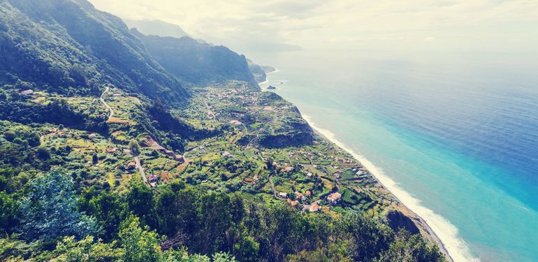 Madeira vítá cestující s očkovacím pasem