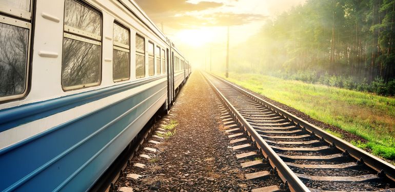 Vyzkoušejte v létě neomezené cestování vlakem po Česku