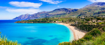 10 nejlepších pláží Itálie. Milují je celebrity, fotografové i dobrodruzi