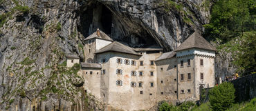 Unikátní památka jeskynního hradu zapsaná v Guinnessově knize rekordů okouzlí i vás