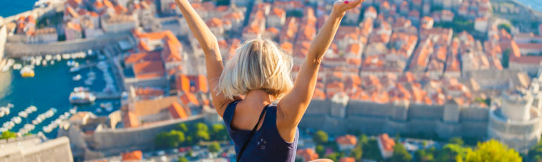 10 málo známých evropských měst, kde si užijete klidné léto bez turistů