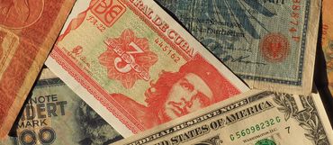 Dvojí měna na Kubě končí. S jakou měnou letos vyrazit na karibský ostrov?
