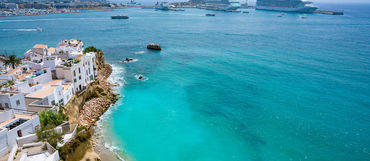 Party ostrov Ibiza je mnohem víc než protančené střevíce. Objevte její kouzlo