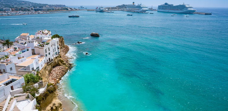 Party ostrov Ibiza je mnohem víc než protančené střevíce. Objevte její kouzlo