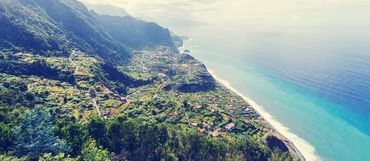 Madeira vítá cestující s očkovacím pasem
