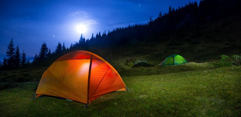 Stanování ve volné přírodě: Kde v Evropě je zakázáno nocovat mimo kempy?