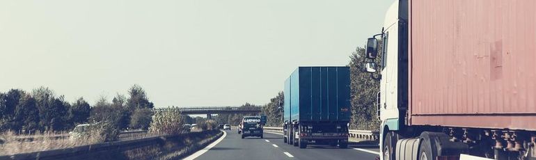 Dovolená automobilem: Kde se v zahraničí platí mýto a kde jsou dálnice zcela zdarma?