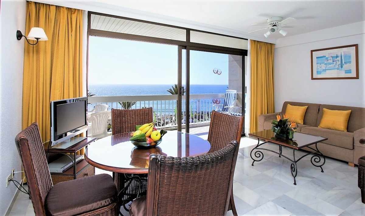 Ona Palm Beach