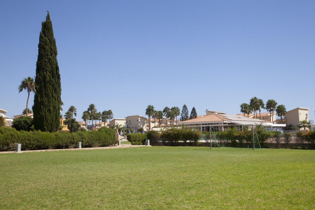 Makronisos Village Club