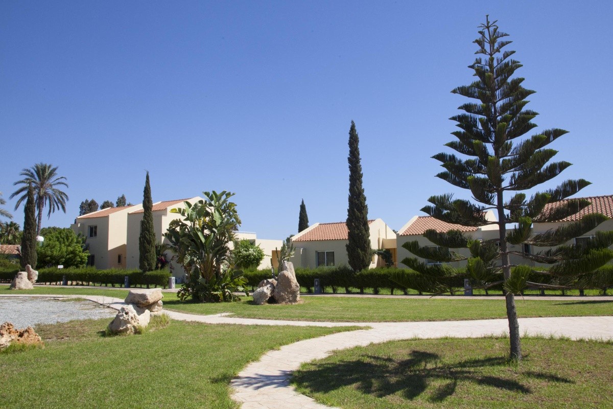 Makronisos Village Club