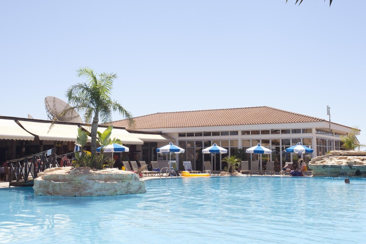 Makronisos Village Club