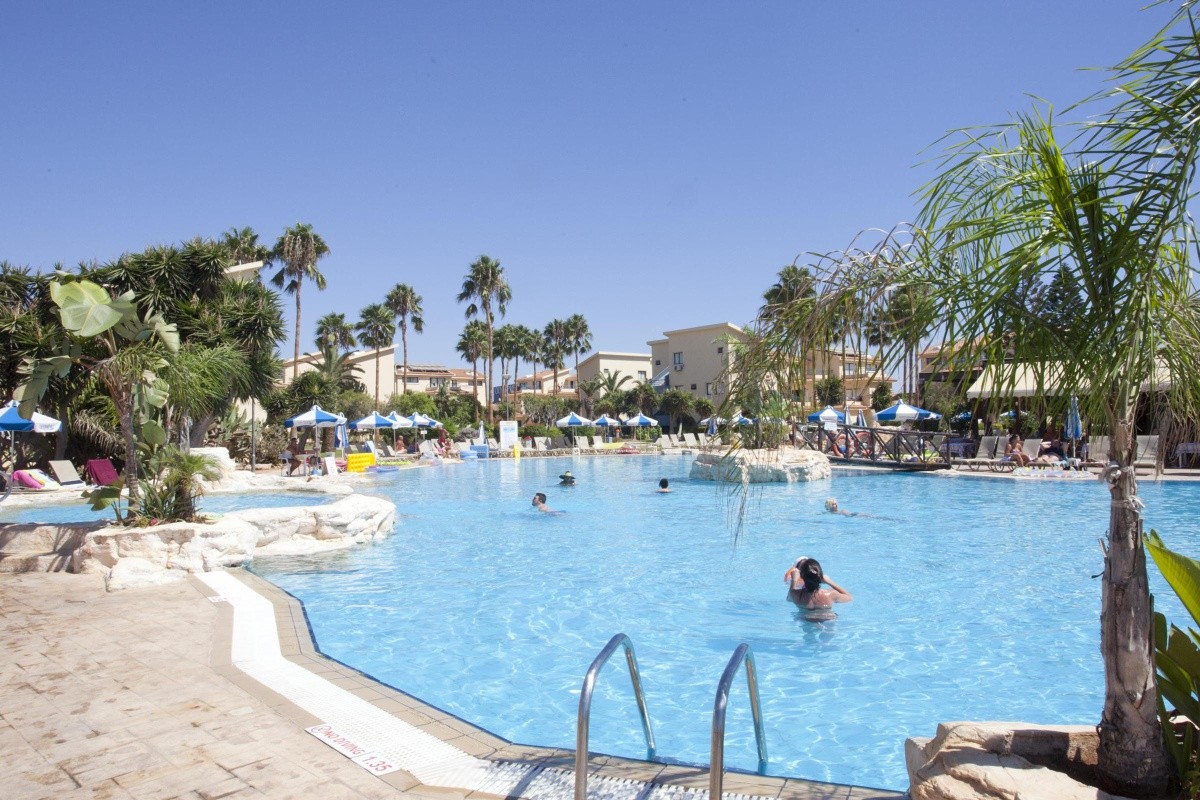 Makronisos Village Club