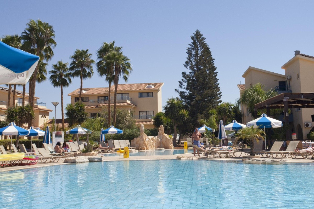 Makronisos Village Club