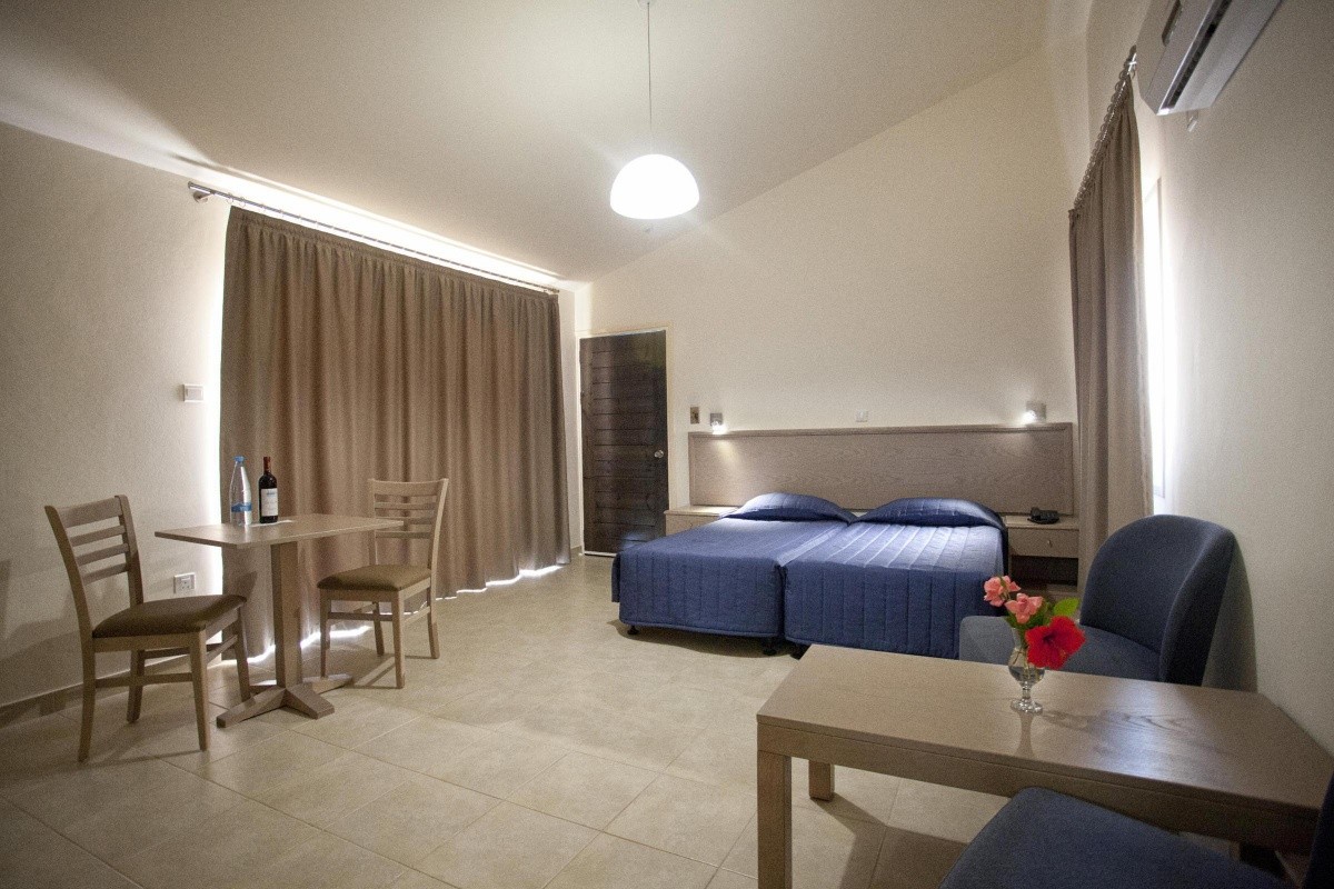 Makronisos Village Club