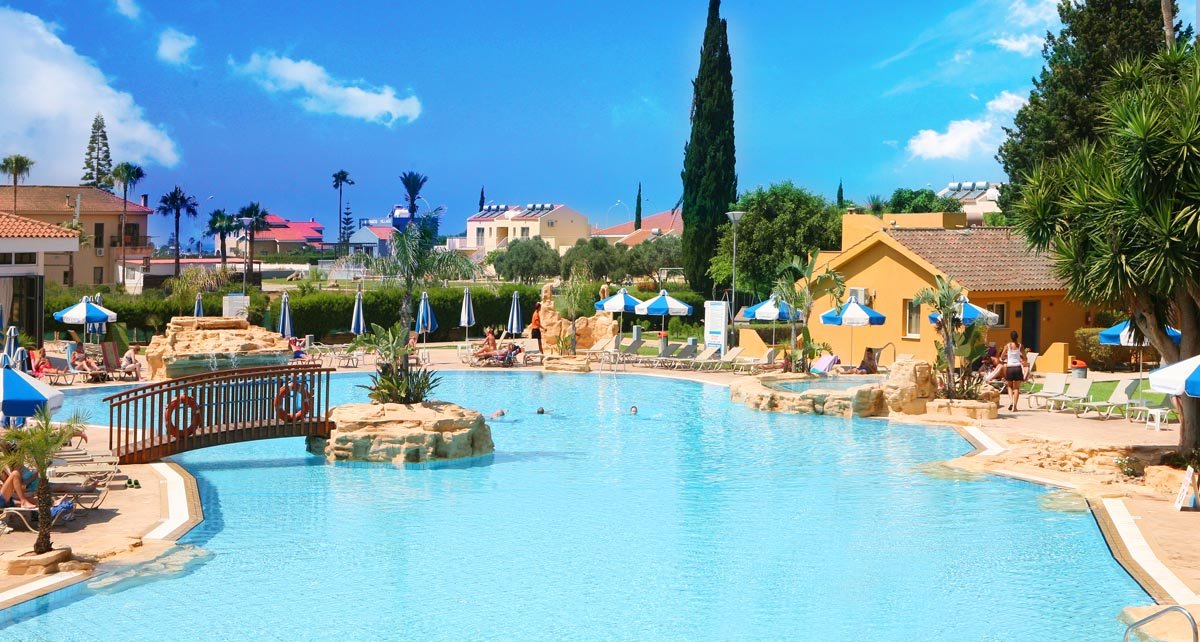 Makronisos Village Club