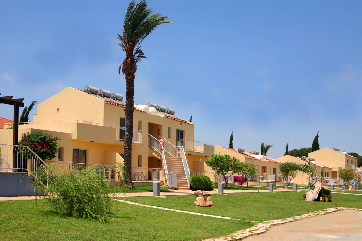 Makronisos Village Club