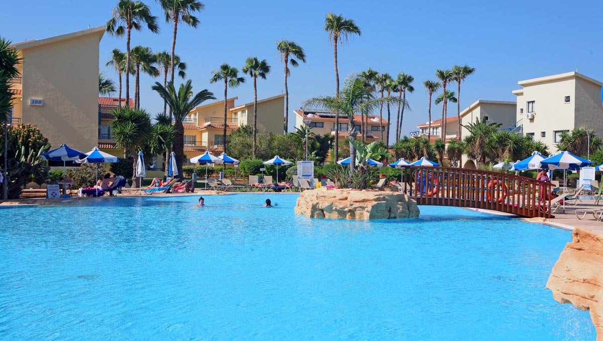 Makronisos Village Club