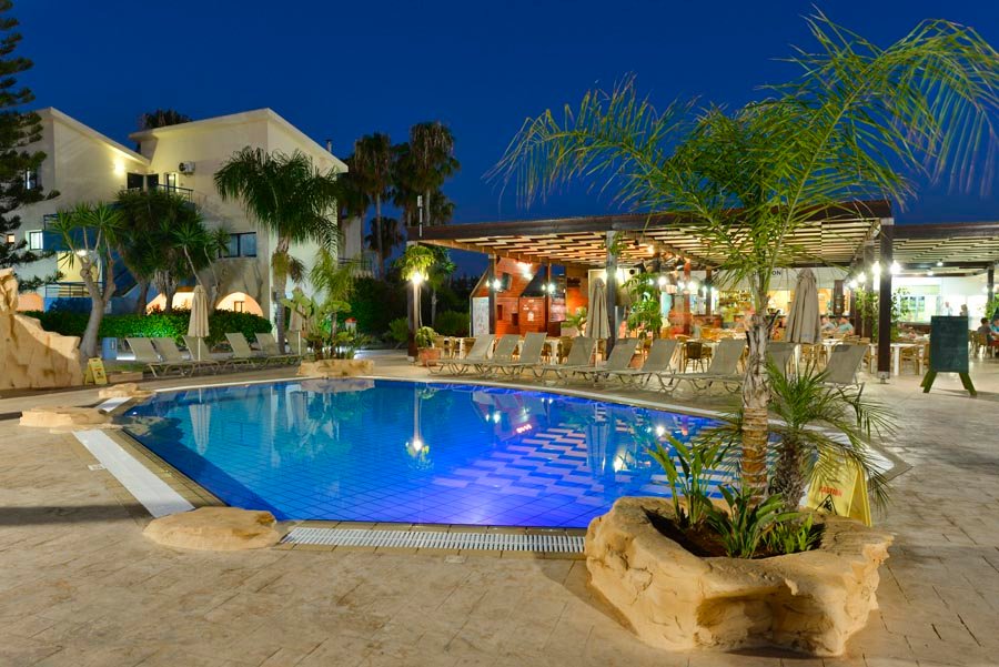 Makronisos Village Club