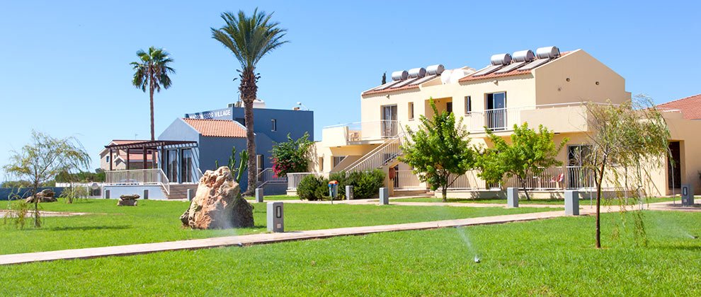 Makronisos Village Club