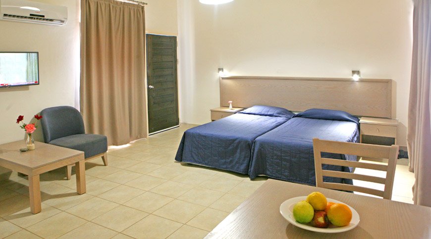 Makronisos Village Club