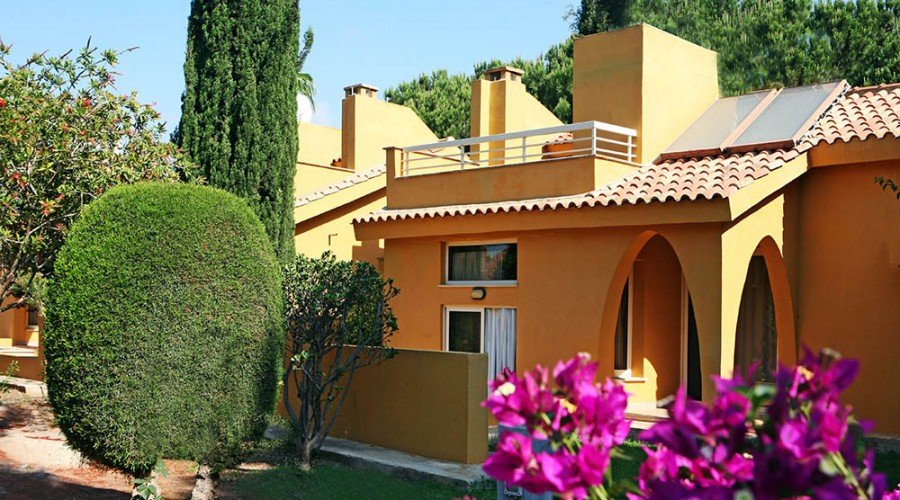 Makronisos Village Club