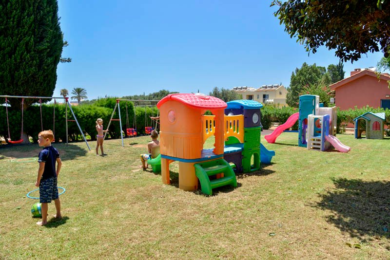 Makronisos Village Club