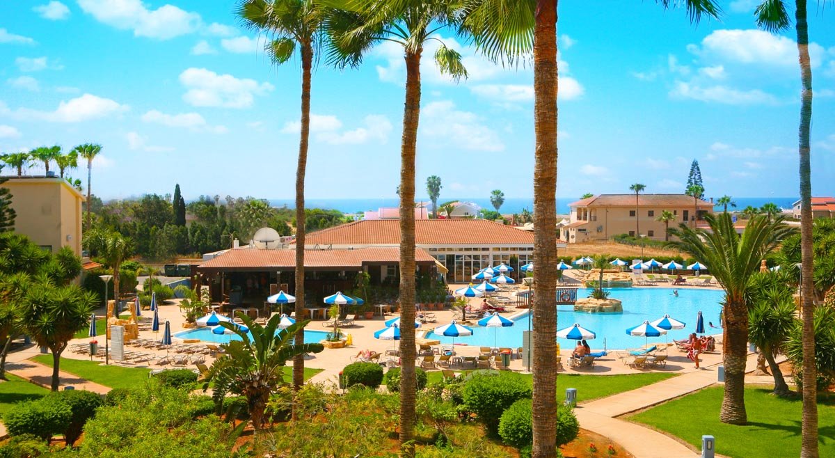Makronisos Village Club