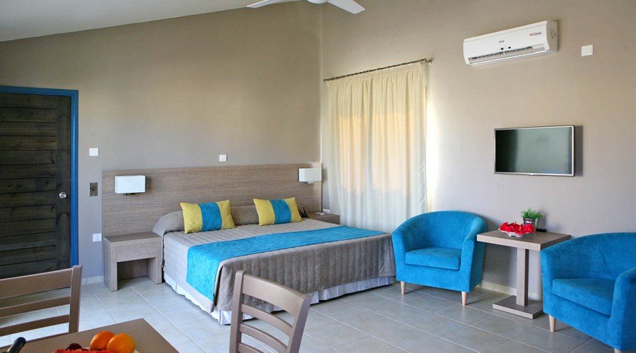 Makronisos Village Club