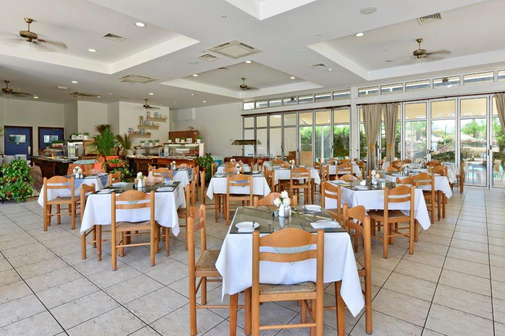 Makronisos Village Club