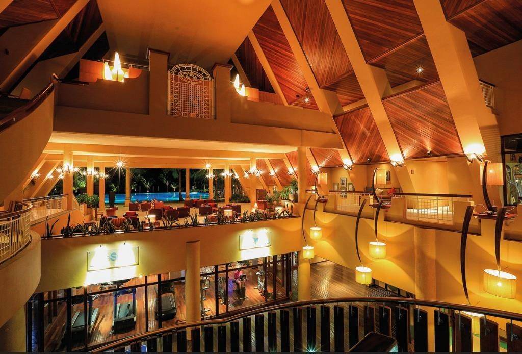 Victoria Beachcomber Resort & Spa