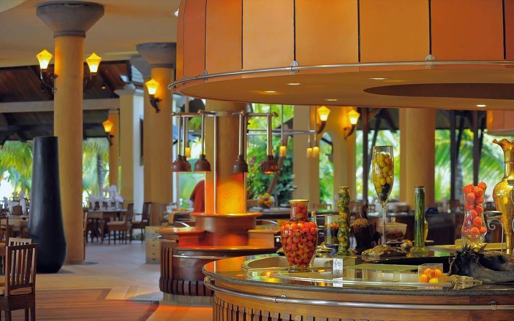 Victoria Beachcomber Resort & Spa