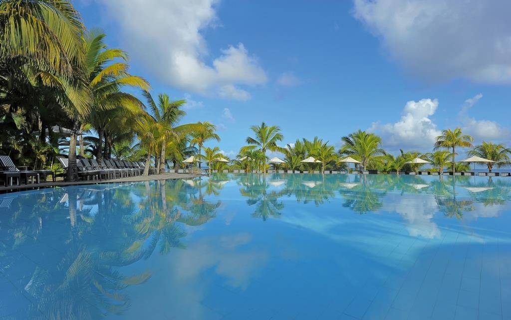 Victoria Beachcomber Resort & Spa