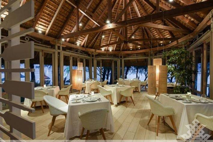 Paradis Beachcomber Golf Resort & Spa