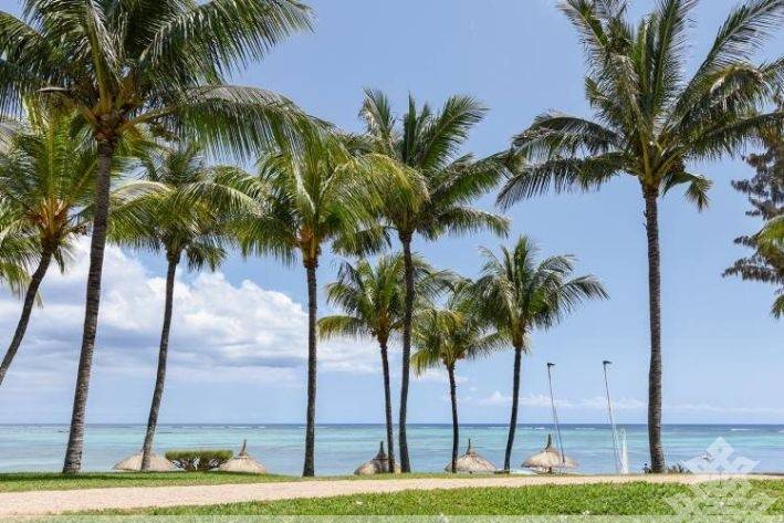 Paradis Beachcomber Golf Resort & Spa