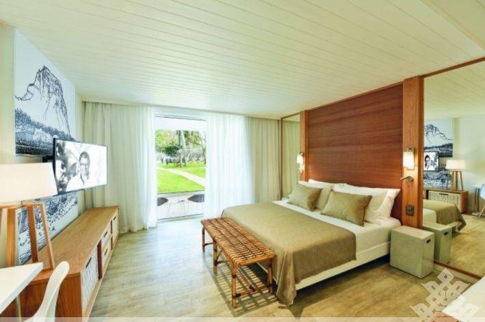 Paradis Beachcomber Golf Resort & Spa