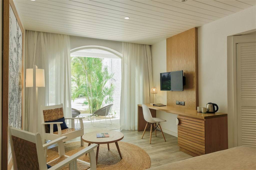 Paradis Beachcomber Golf Resort & Spa