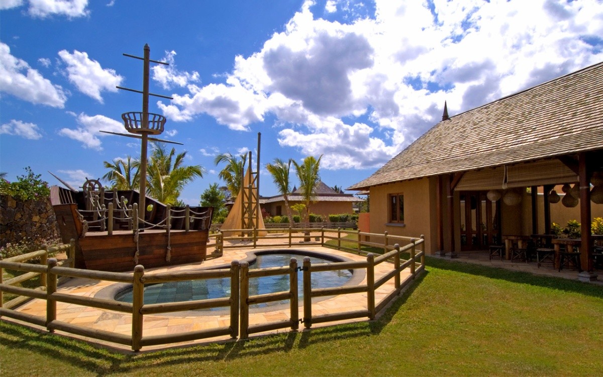 Maradiva Villas Resort & Spa