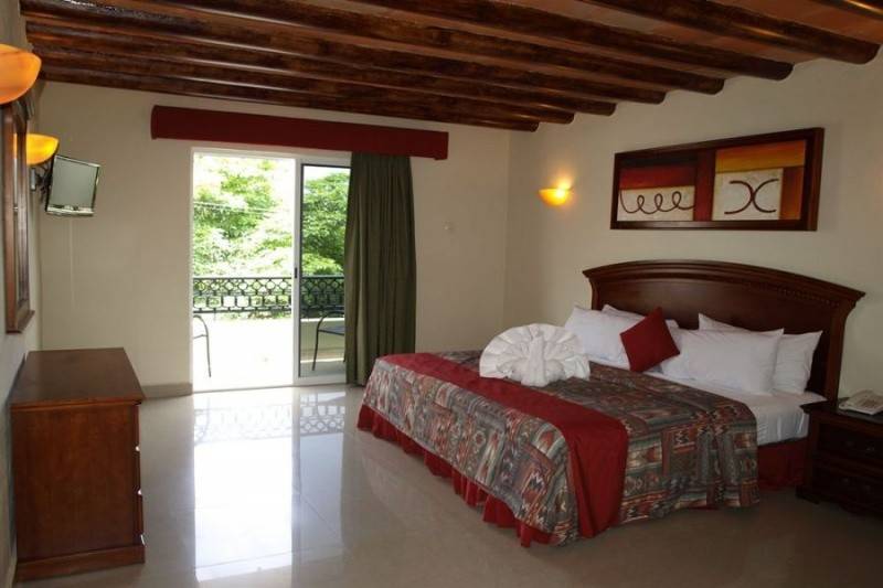 El Campanario  & Estudios