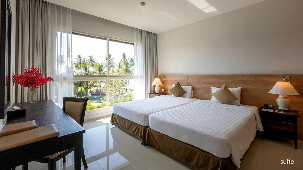 Kantary Beach