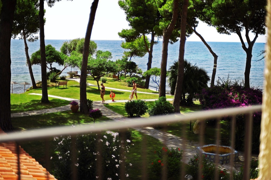 Is Morus Relais