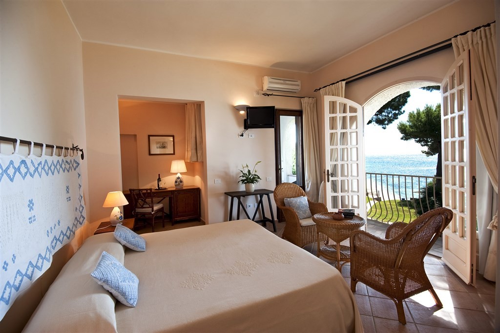 Is Morus Relais