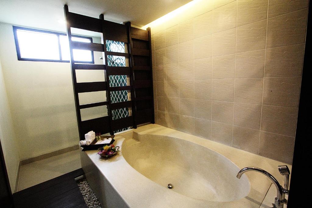 Orchid Beach Resort