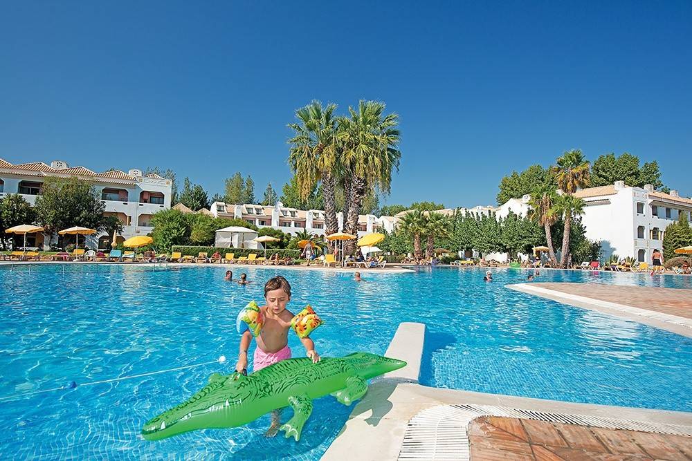 Golden Club Cabanas