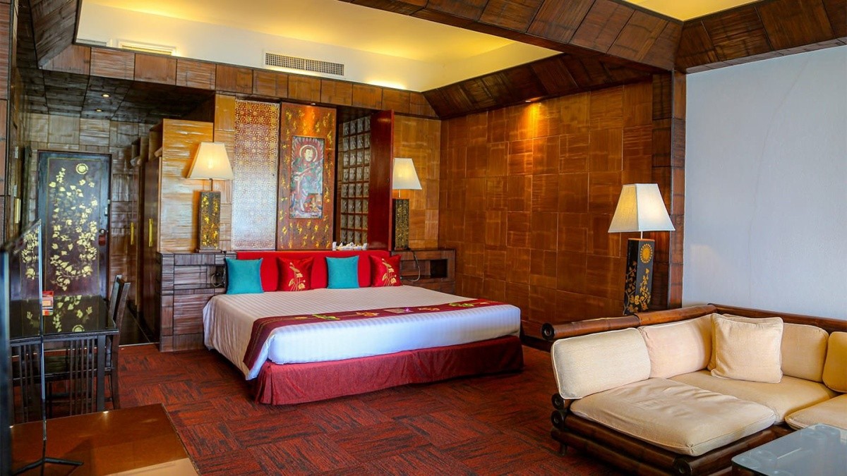 Mom Tri's Villa Royale