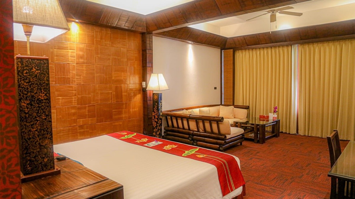 Mom Tri's Villa Royale