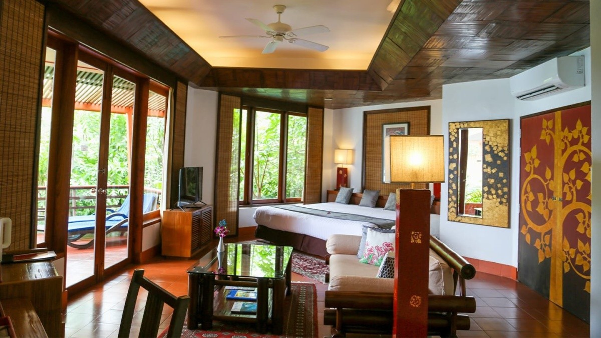 Mom Tri's Villa Royale