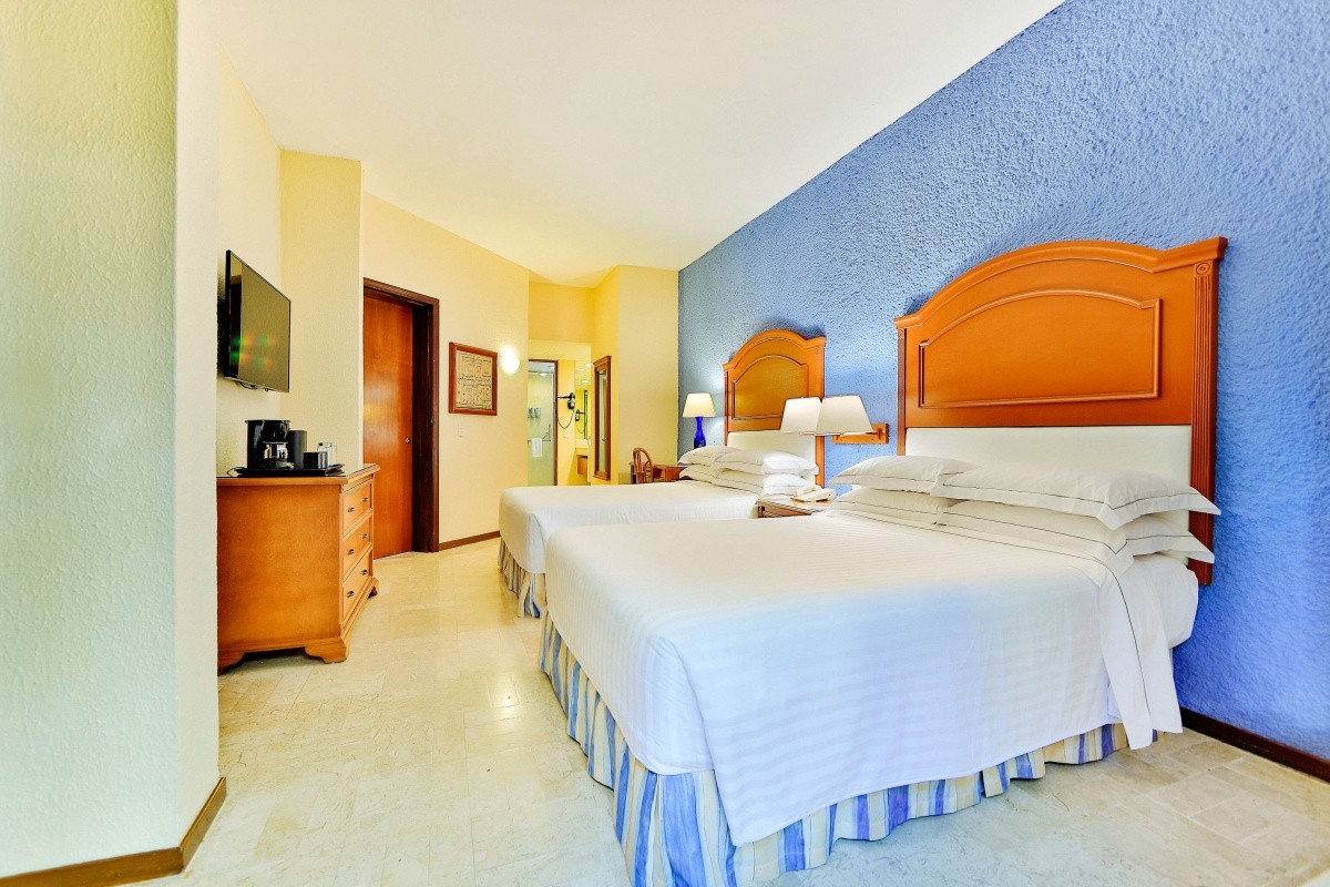 Barcelo Occidental Tucancun
