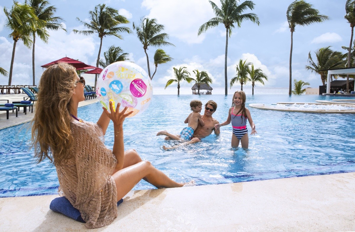 Azul Beach Resort The Fives Playa Del Carmen, By Karisma
