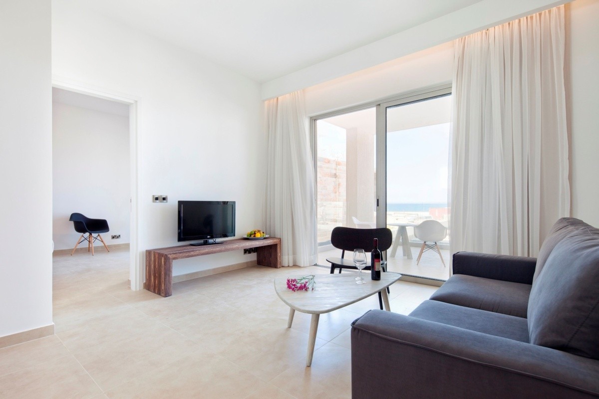 Amphora & Suites
