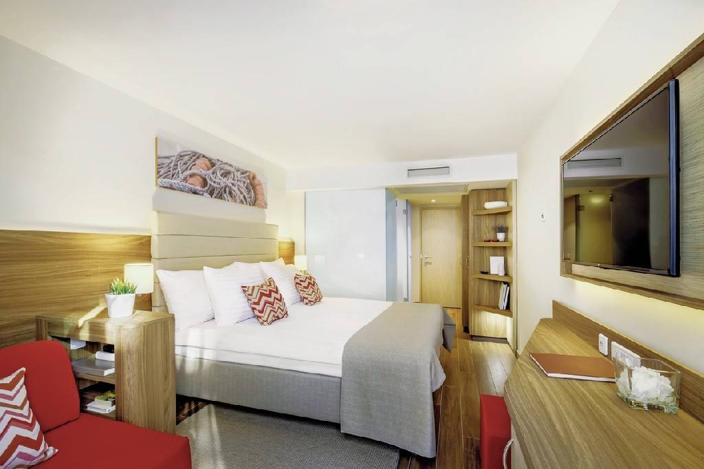 Valamar Girandella Family Hotel